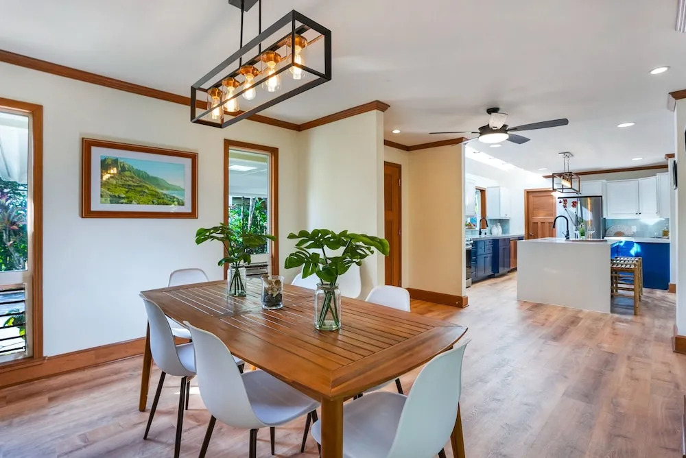 Liho Kai 4 Bedroom Home by RedAwning