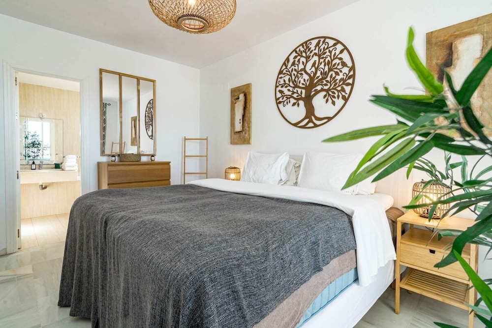 Lcr4 - Large 3-bedroom Apartment Near Beach