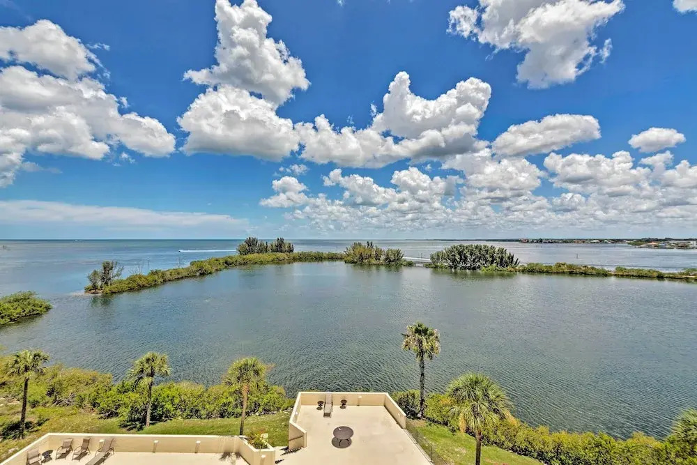 Modern Waterfront Hudson Condo w/ Resort Pool!