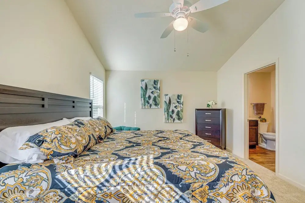 Golf, Shop and Unwind Lovely Home in The Villages!