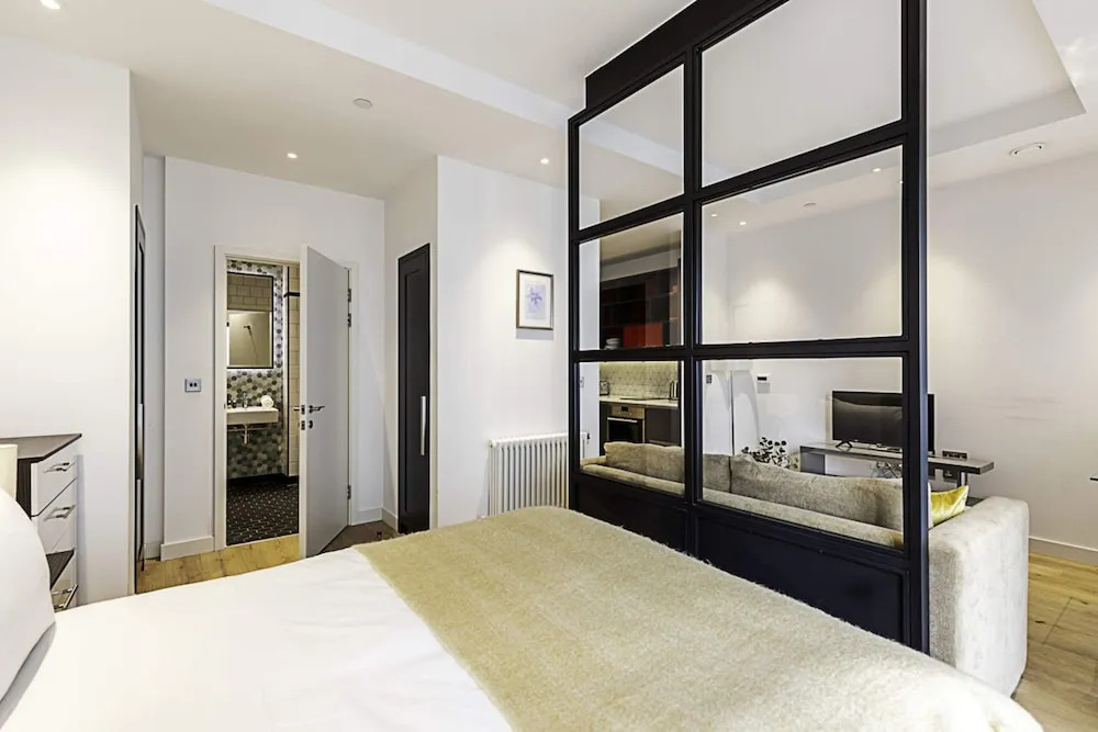Chic Studio Living in London City Island