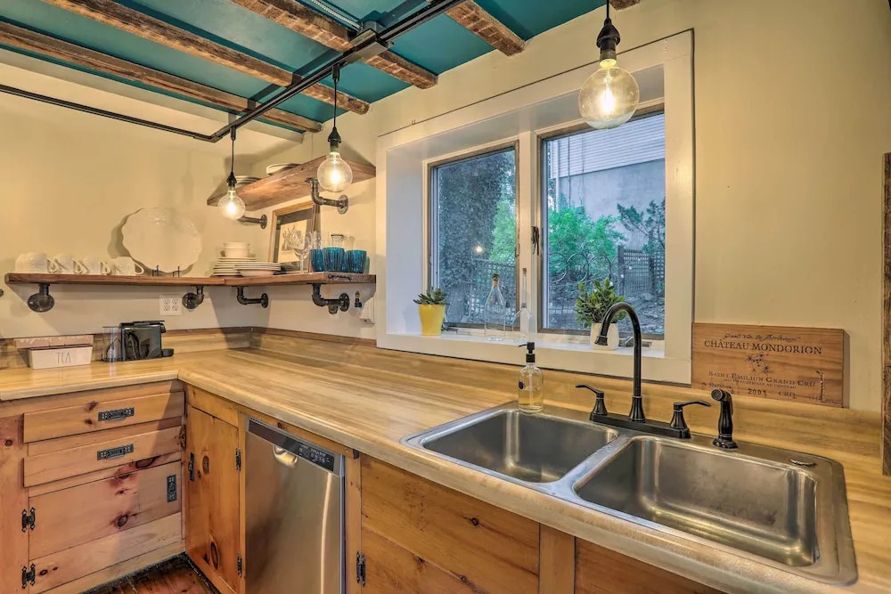 Historic Home in Lambertville: Walk to Bridge