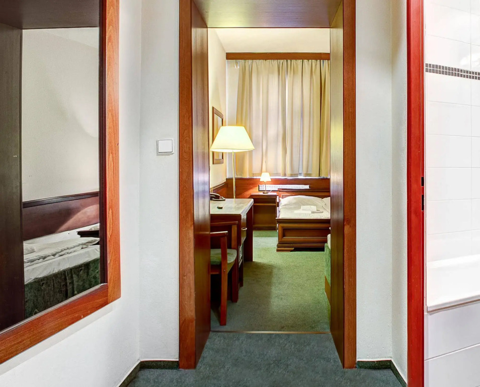 Three Crowns Hotel