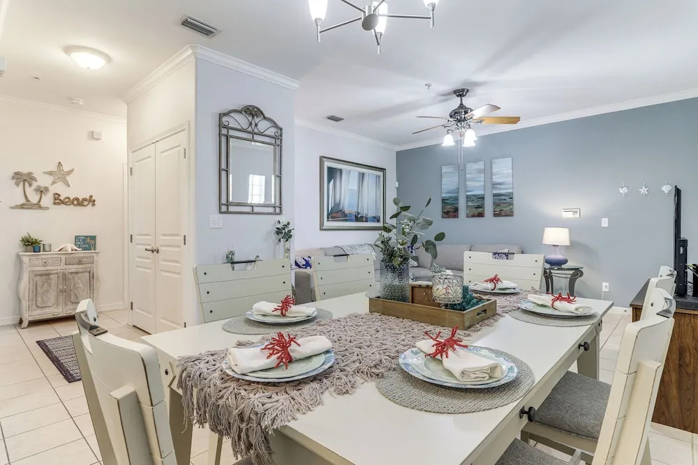 South Padre Island: Pool Access, 1 Block to Beach!