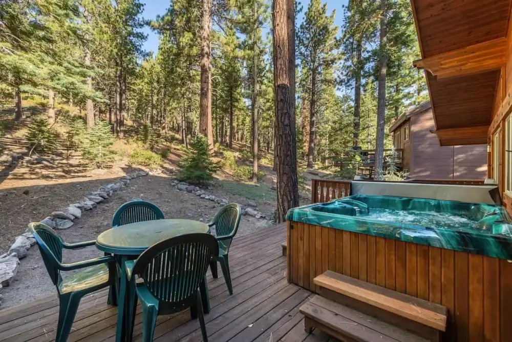 Wolf s Lair by Avantstay Swiss Chalet w Private Hot Tub Access to Northstar Resort Community