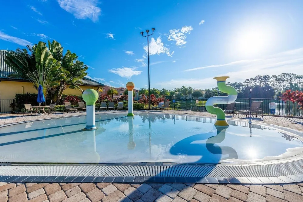 Stunning Townhome With Private Pool Close to Disney by Redawning