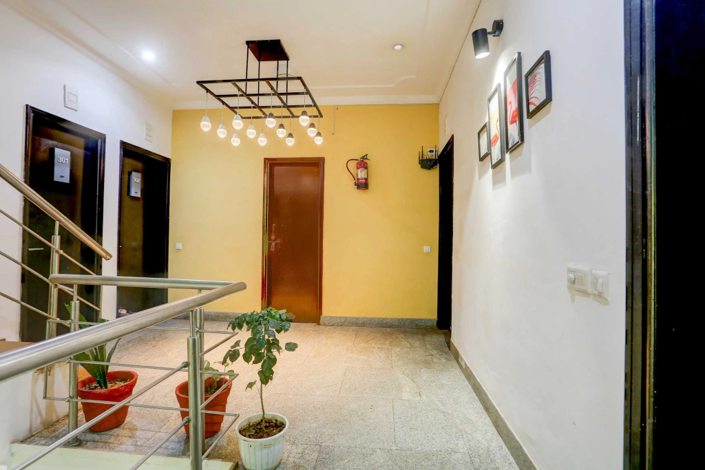 Townhouse Oak Sushant Lok Phase 1