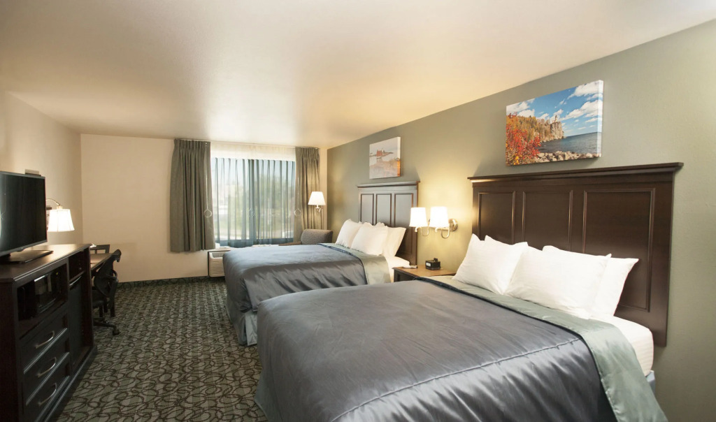 Park Point Marina Inn