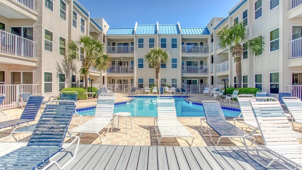 Poolside Villas 106 - Updated beachfront condo on Holiday Isle in Destin