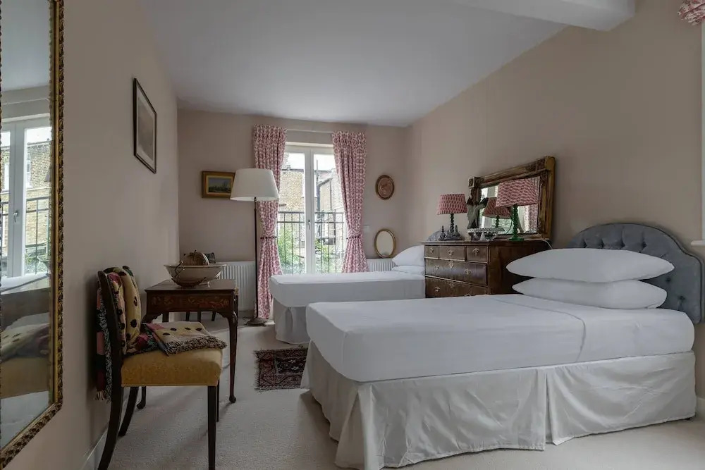 Radipole Road IV by Onefinestay