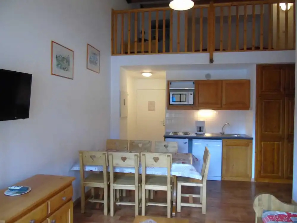 Lou Services Apartment CB72 LSI 001
