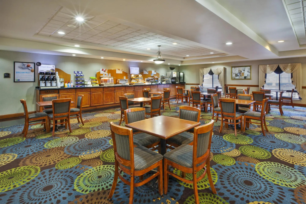 Holiday Inn Express Hotel & Suites - Belleville Area by IHG
