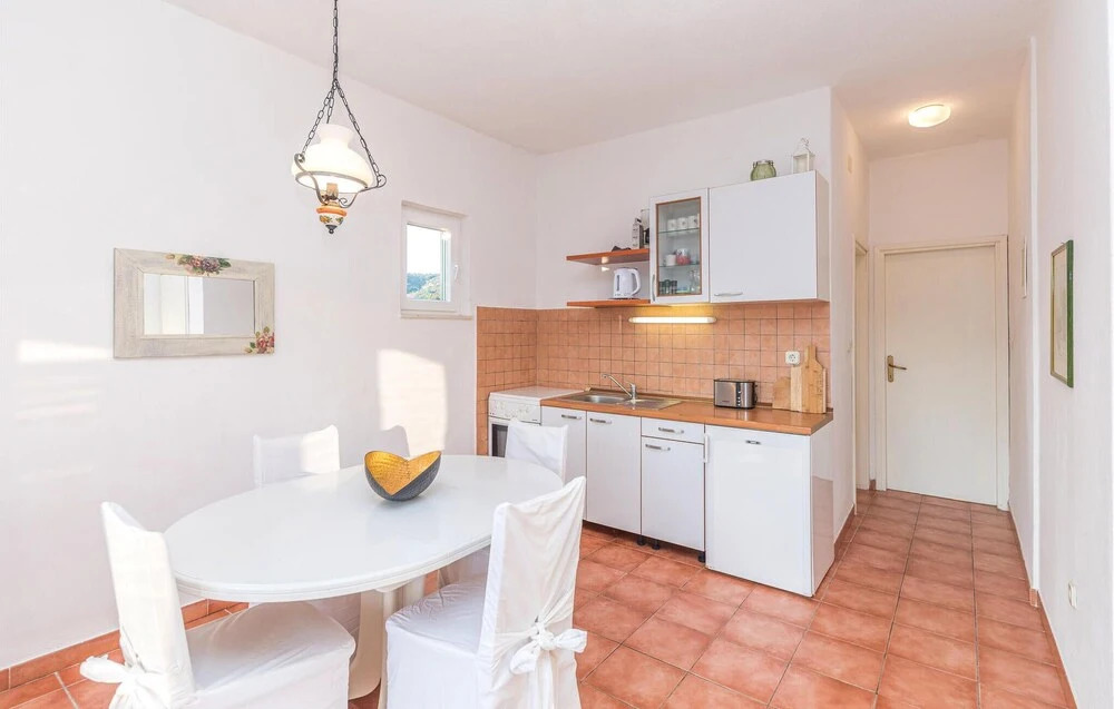 Beautiful Apartment in Vinisce With 2 Bedrooms and Wifi