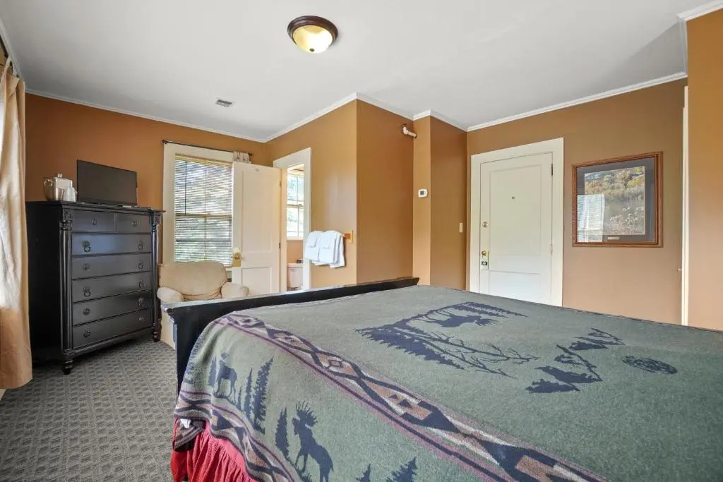 Inn at Whitneys Farm