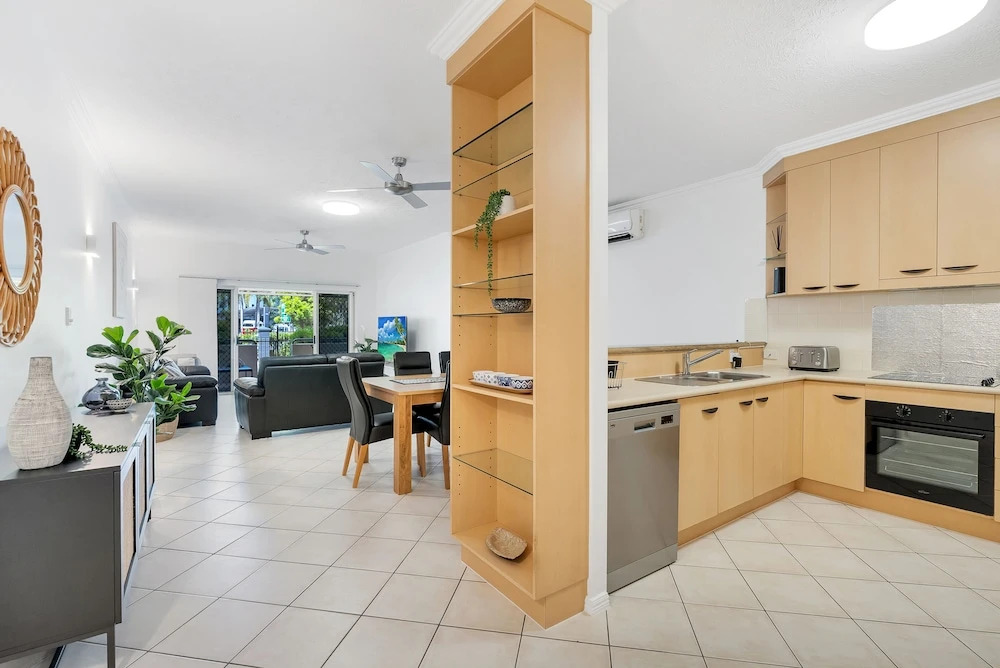 Spacious 3-beds w Direct Access to Pool