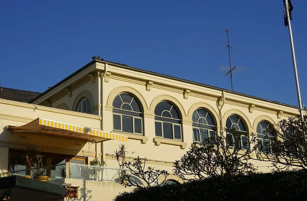 The Clovelly Hotel