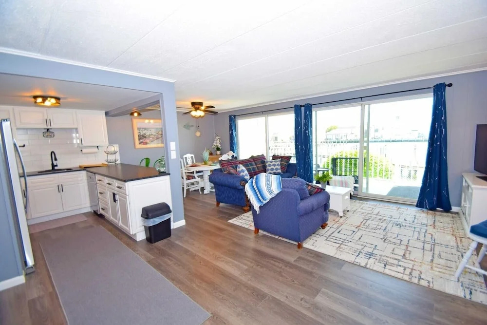 Thunder Island 137d 2 Bedroom Condo by RedAwning
