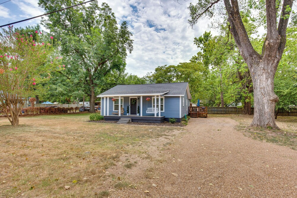 Lindale Vacation Rental w/ Deck & Grill!