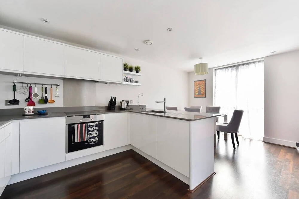 Superb apt for 6 w/ balcony, 10mins to East Putney