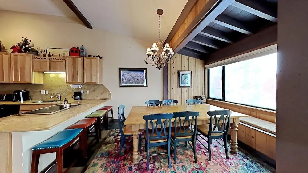 Beautifully Remodeled Condo Close Hot Tubs, Sauna, Skiing, Car Charging! by RedAwning