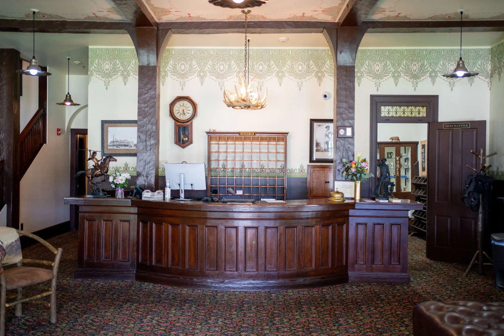 Sheridan Inn - Best Western Signature Collection