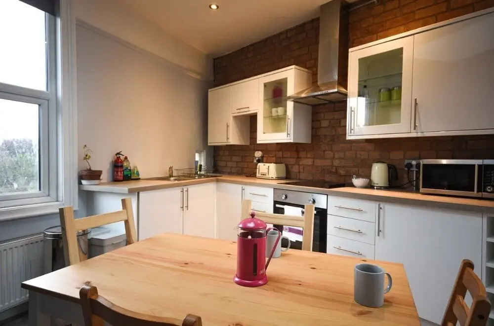 Central Contemporary 3 Bedroom Flat in Bristol