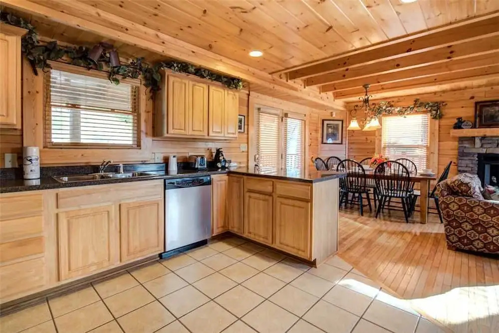 Serenity Peak 3 Bedroom Home with Hot Tub