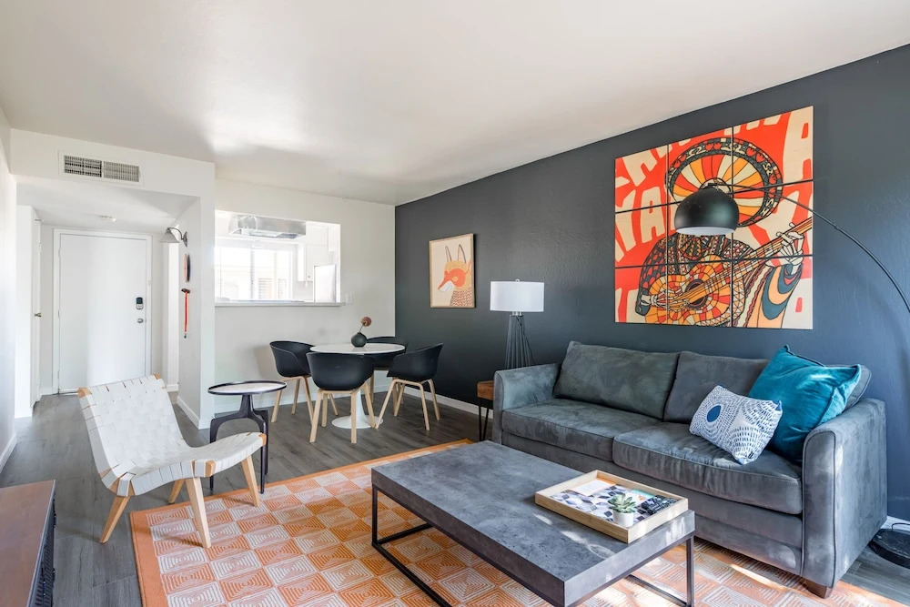 Stylish 1BR Apt Old Town by WanderJaunt