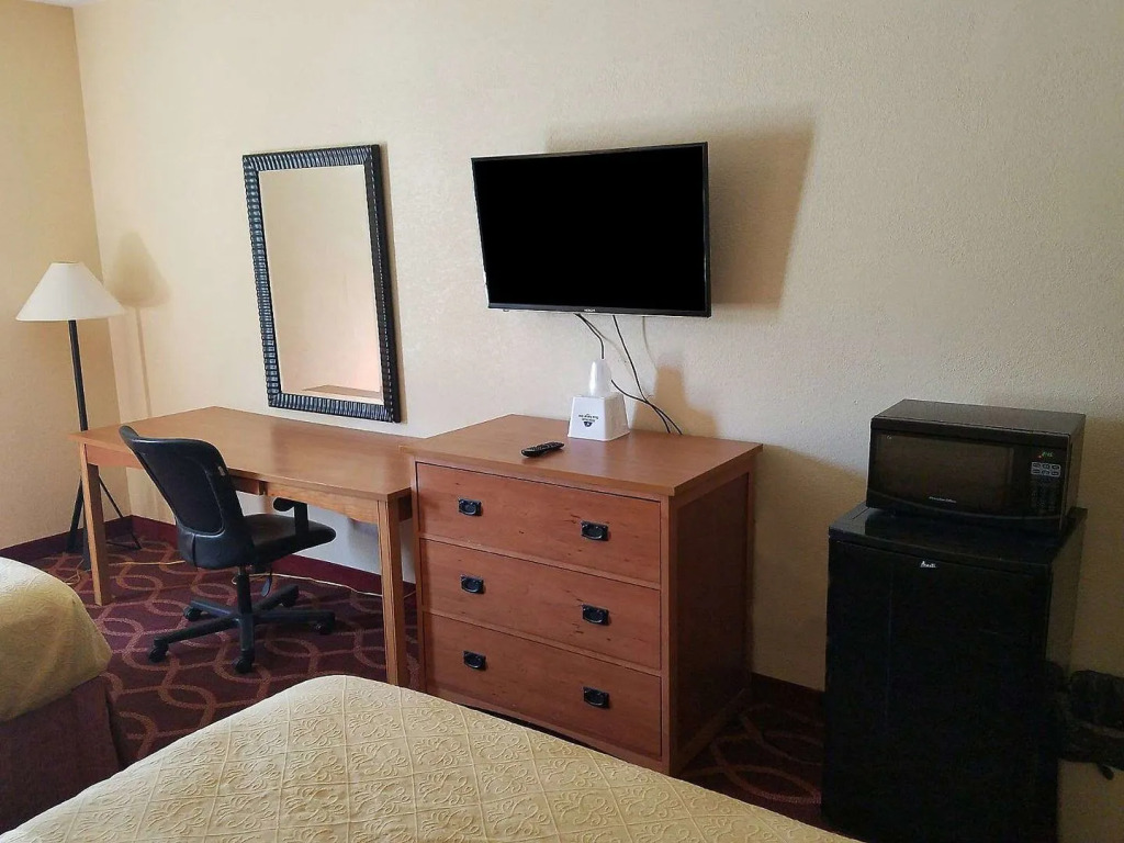 American Inn Evansville East