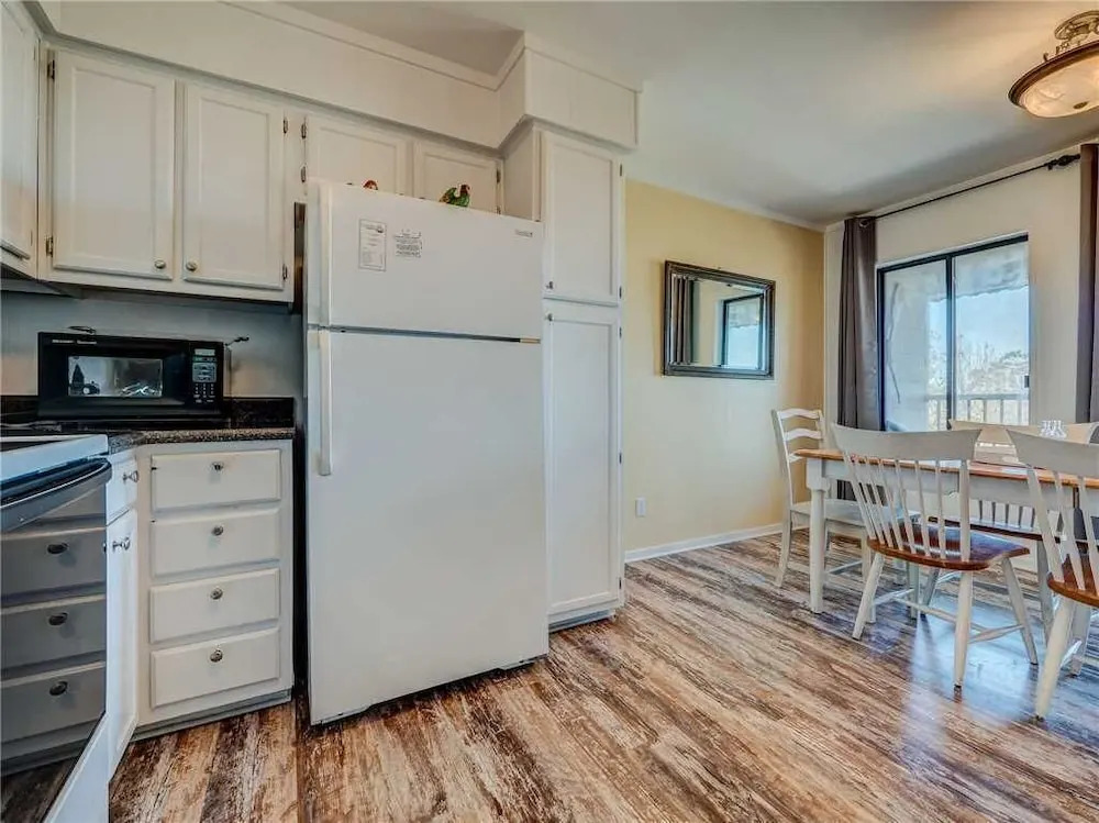 Beach & Tennis Admirals Row 440 - Two Bedroom Condo