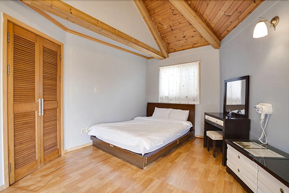 Seogwipoherbal Garden Good House Pension