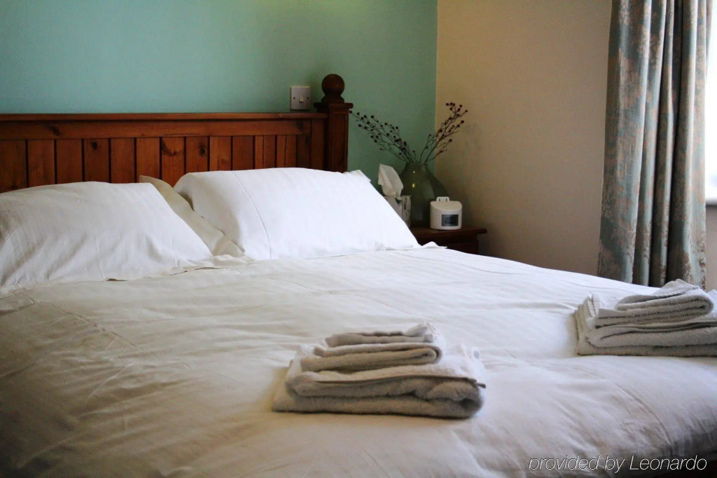 Toothbrush Rooms at Lattice Lodge - Guest Kitchen & EV Recharging