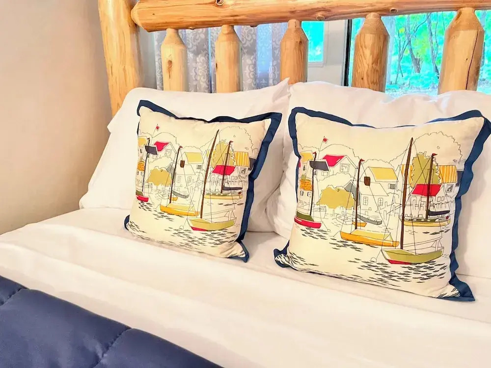 Windmill Cottage at Abbey Springs Near Lake & Shops!