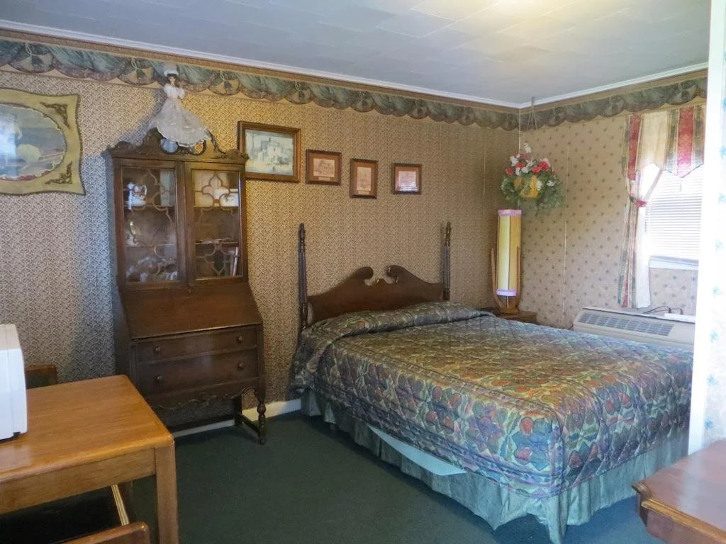 Holiday Motel