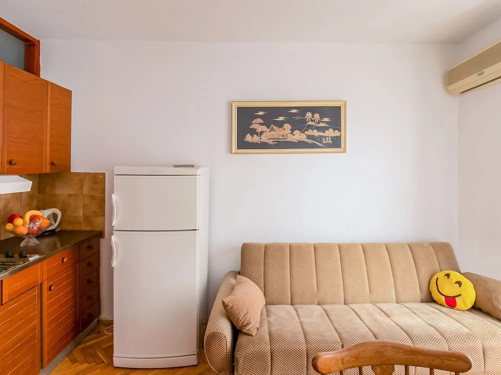 Scenic Apartment in Pakoštane near Sea & Town Center
