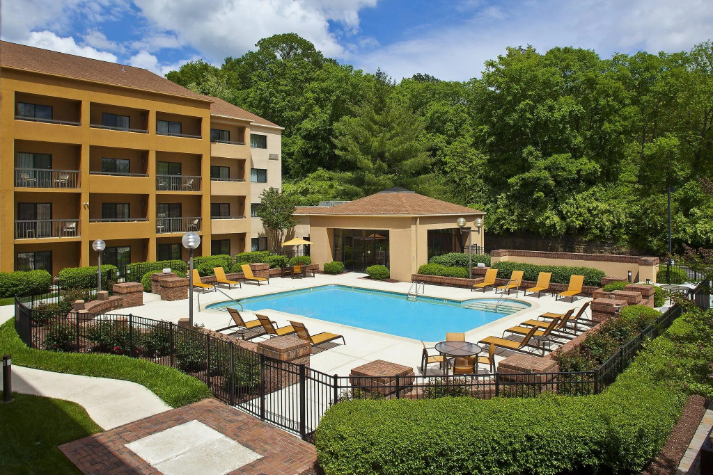 Courtyard by Marriott Nashville Airport