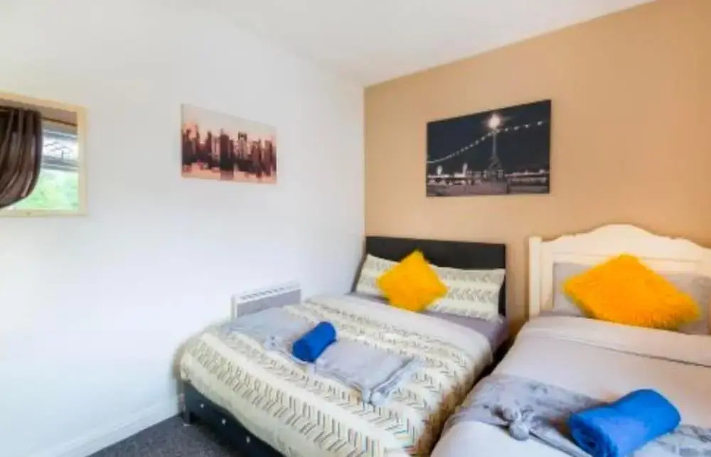 City Home 2bed Wi-fi Garage Parking Free Snacks