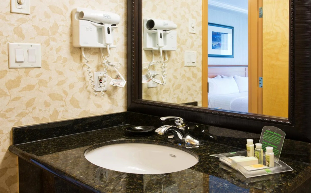 DoubleTree by Hilton North Vancouver