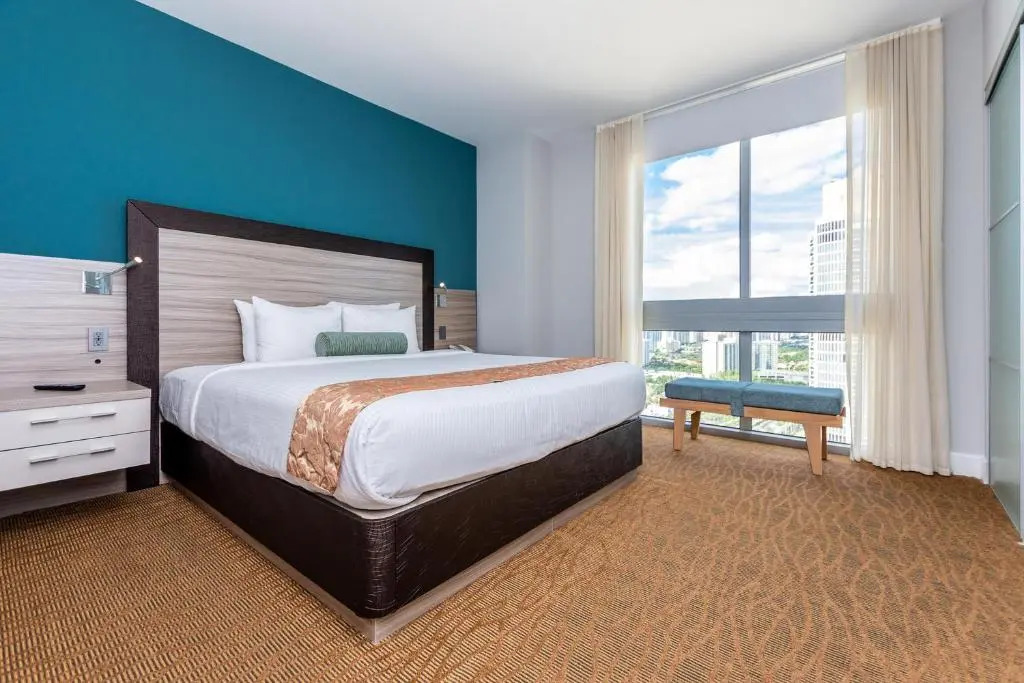 Marenas Resort Sunny Isles 25 Floor Ocean view 1/1