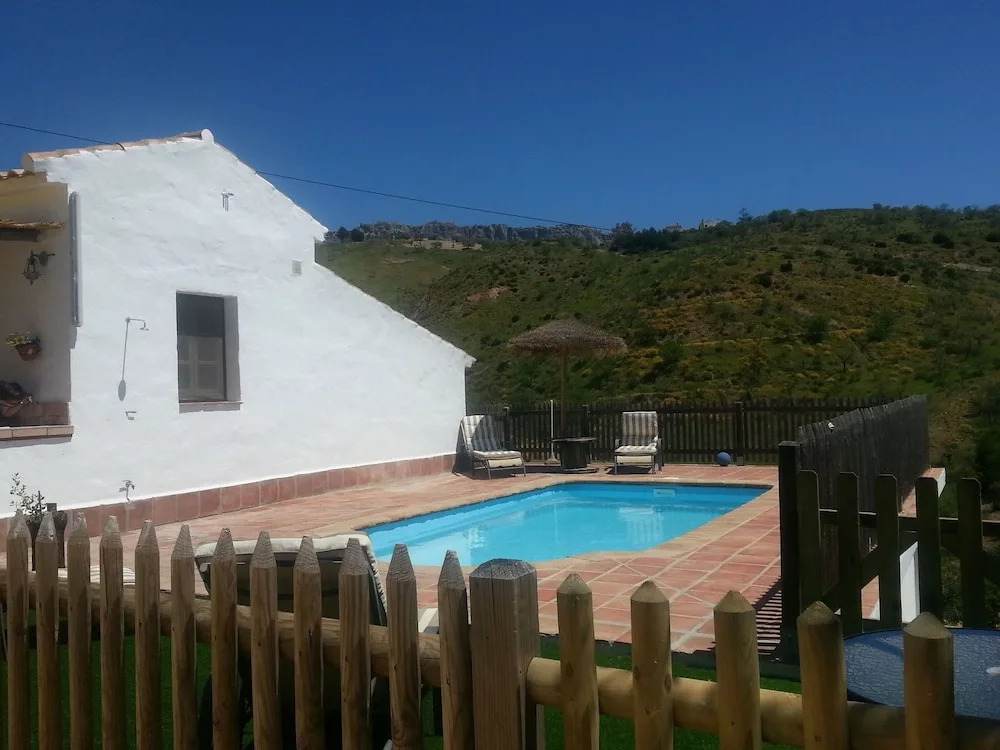 Rustic house in La Higuera (El Torcal de Antequera).