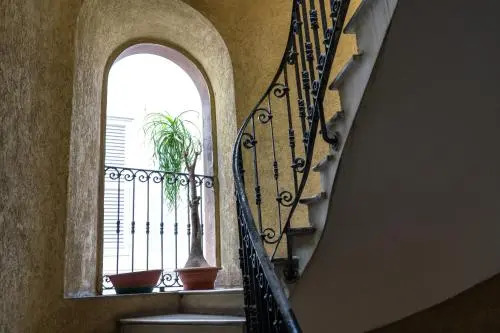 Magenta Luxury Montevecchio