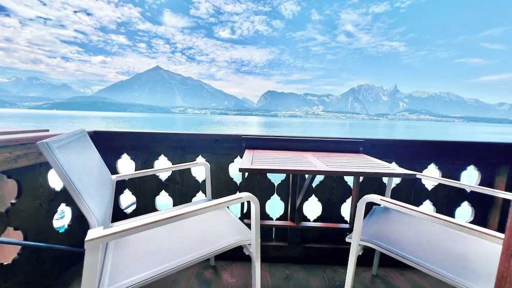 Boutique Hotel & Restaurant Niesenblick - Lakefront rooms with balcony on Lake Thun - SELF CHECK IN & digitale Reception
