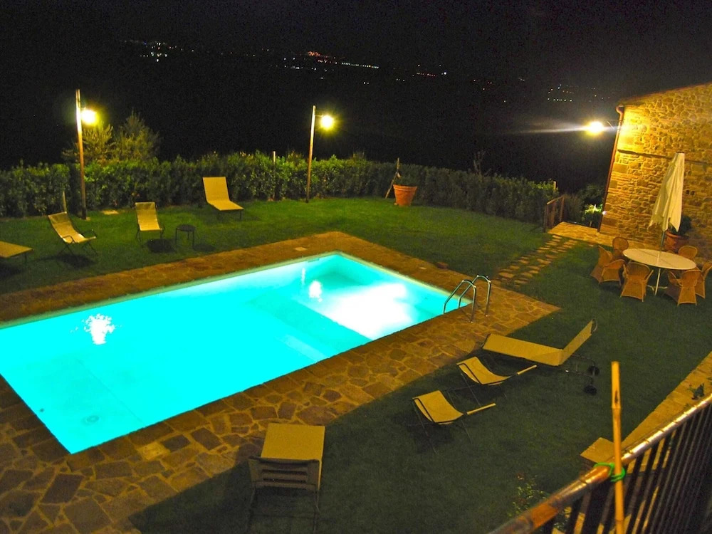 Luxury pool villa in Cortona