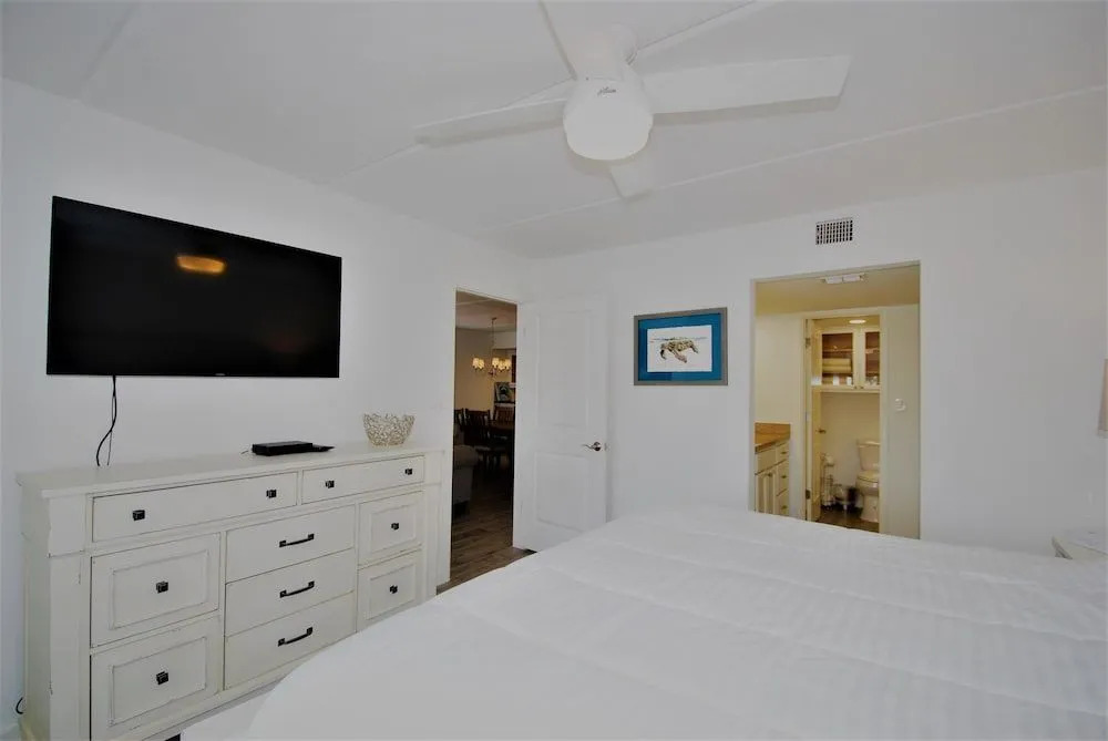Beachview Unit #304 - 2 Br Condo