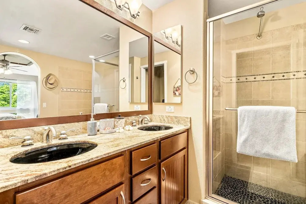 Ocean & Mountain Views - 2BR With Loft, 4 Beds - Relax in Luxury - Vrkcv