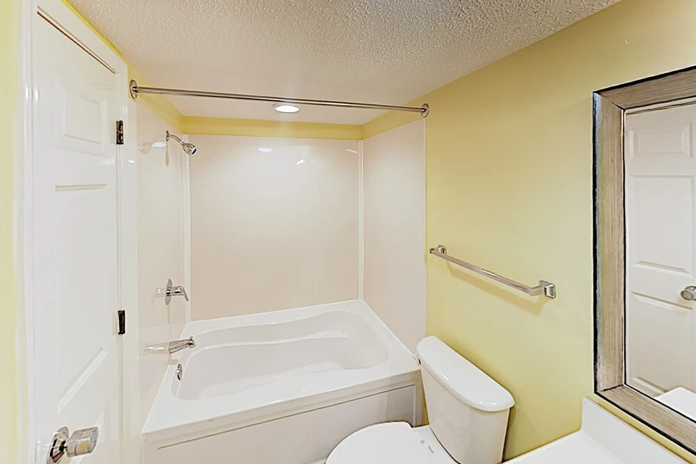 New Listing! Oceanfront W/ Balcony & Pools 1 Bedroom Condo