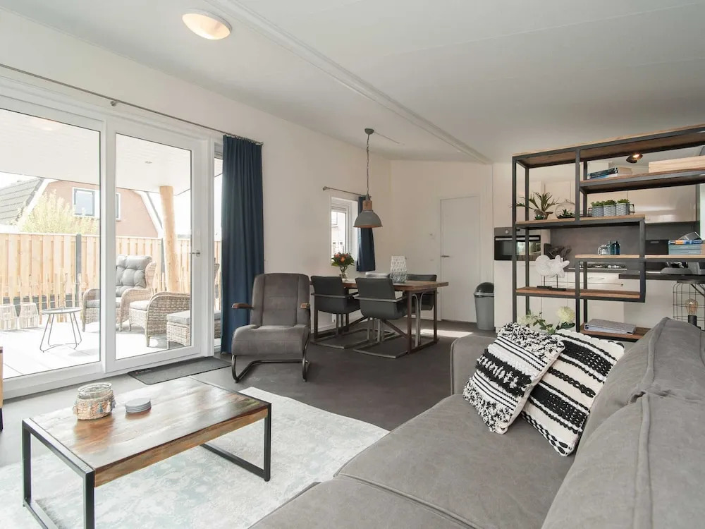 Chalet in Noordwijk Near North Sea Beach