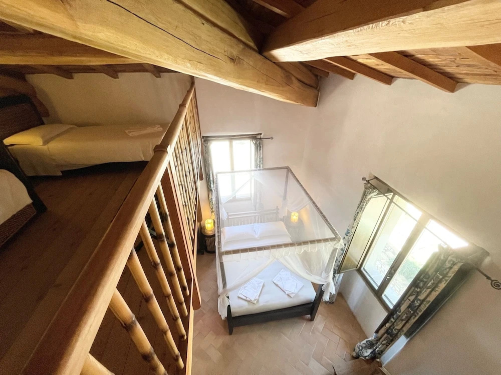Spoleto Tranquilita sleeps 20 with Wifi Pool Yoga Studio Gardens and Views