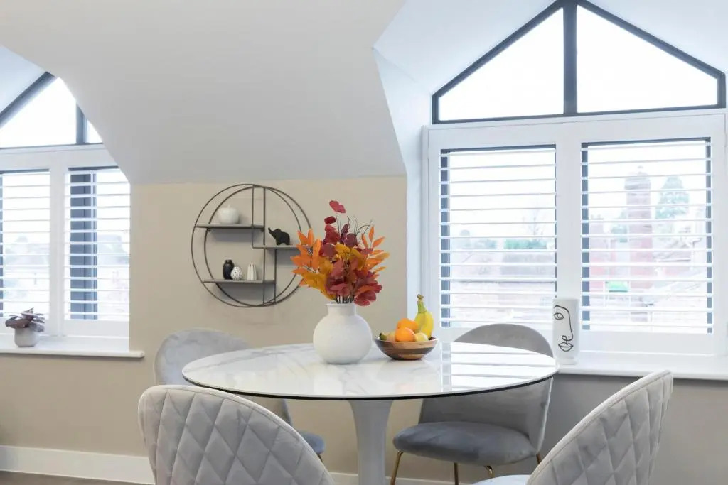 Elliot Oliver - Stylish Loft Style 2 Bedroom Apartment With Parking