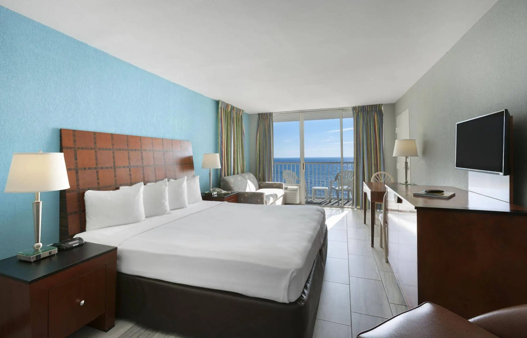 Crown Reef Resort
